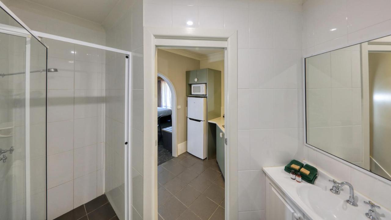 Hamilton Henry Parkes Motor Inn ภายนอก รูปภาพ