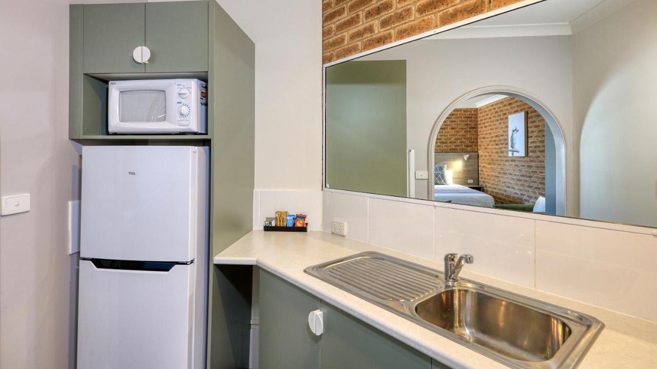 Hamilton Henry Parkes Motor Inn ภายนอก รูปภาพ