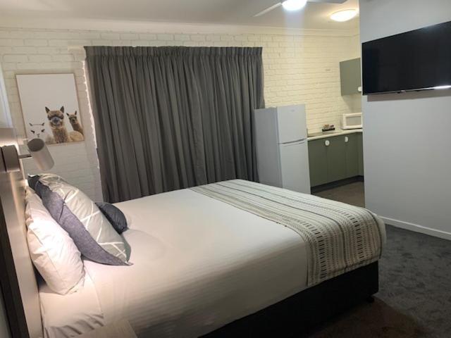 Hamilton Henry Parkes Motor Inn ภายนอก รูปภาพ